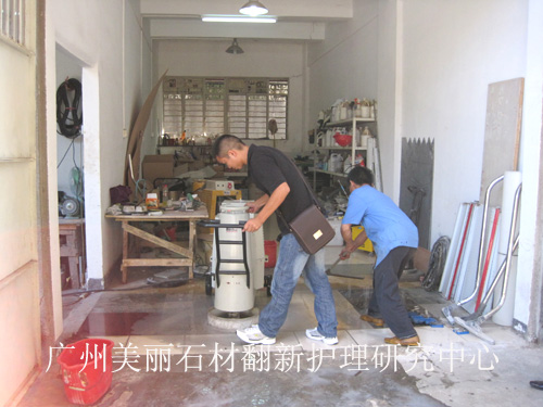 叶先生亲自试操石材翻新机