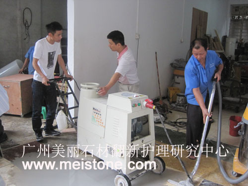 陈先生学习花岗岩打磨